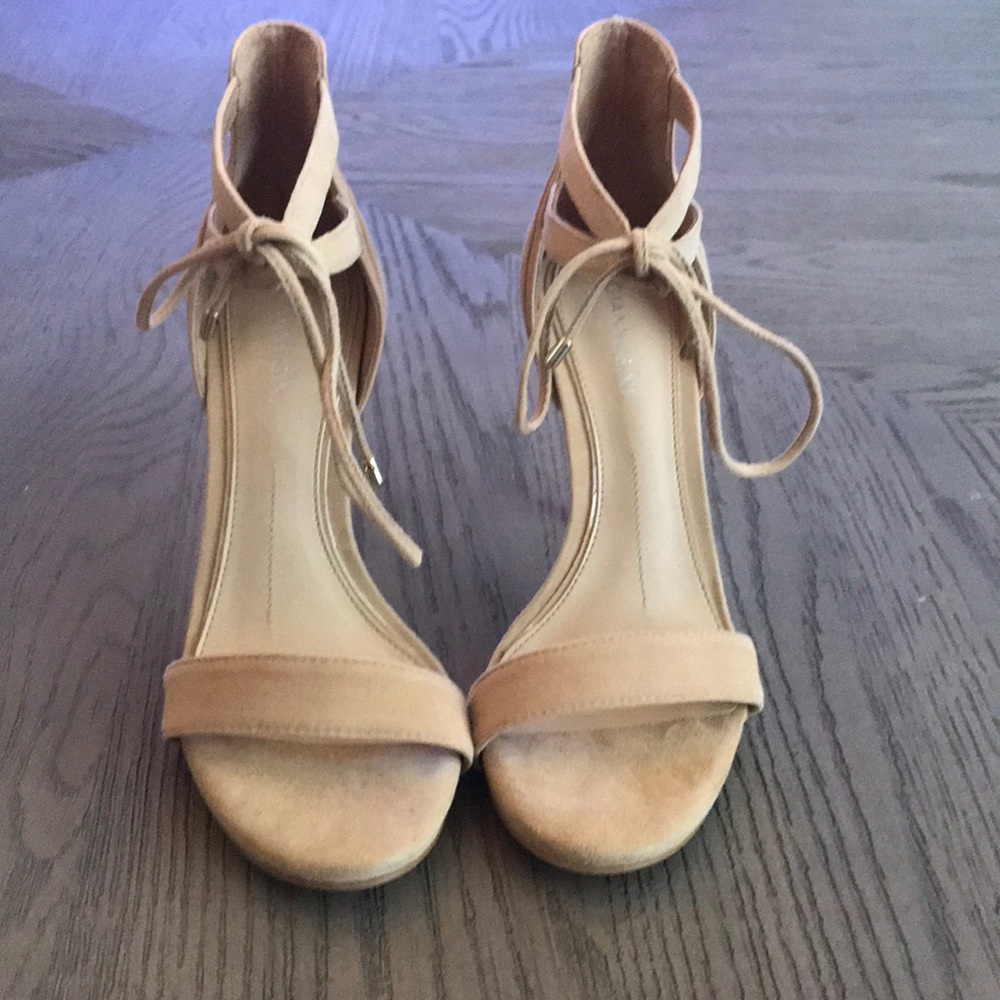Gianni Bini Nude Heels